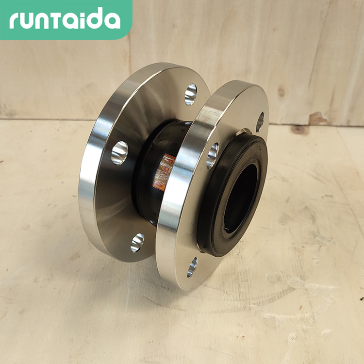 不(bú)鏽鋼法蘭橡(xiàng)膠軟接頭