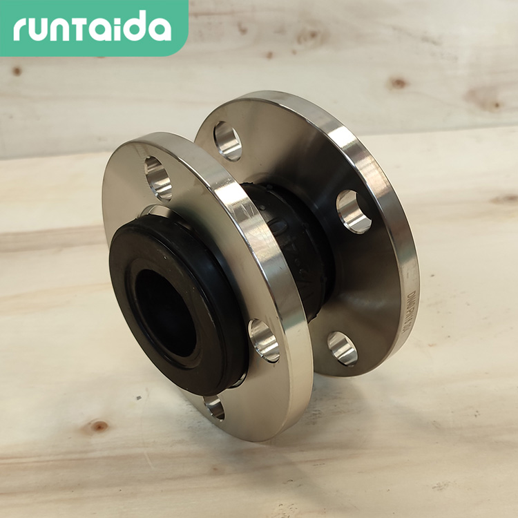 潤泰達-不鏽鋼橡膠接（jiē）頭耐酸堿（jiǎn）橡（xiàng）膠軟接頭